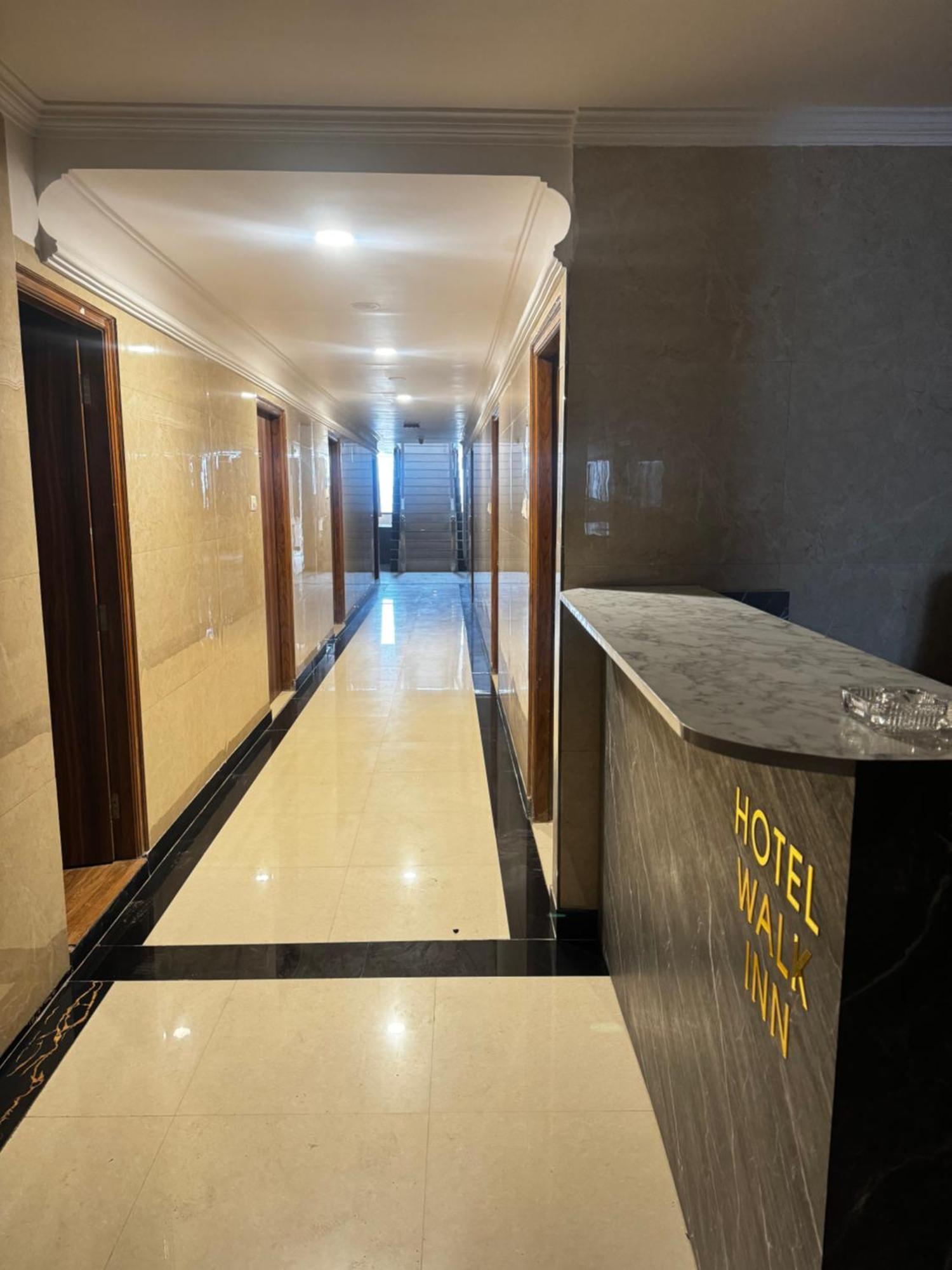 Hotel Walk Inn ファリーダーバード エクステリア 写真