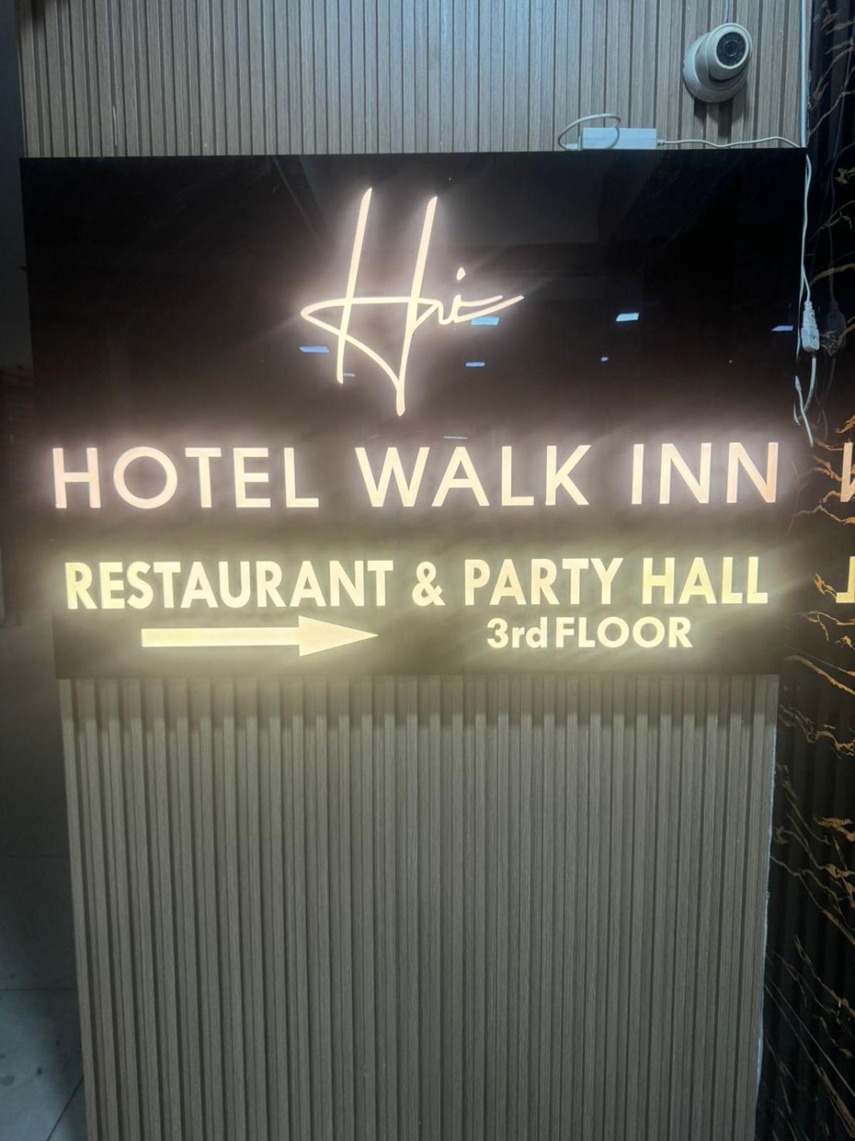 Hotel Walk Inn ファリーダーバード エクステリア 写真