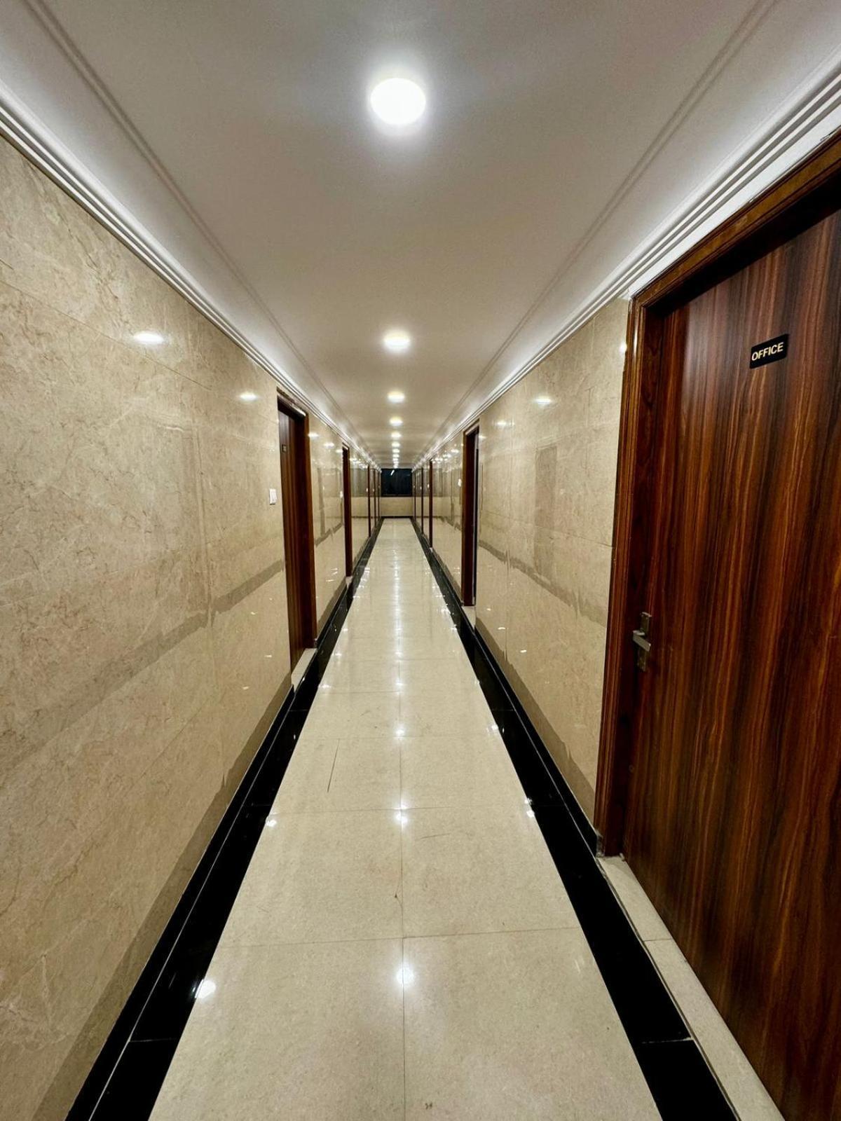 Hotel Walk Inn ファリーダーバード エクステリア 写真